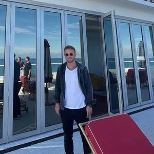 Meet your Posher, Leo